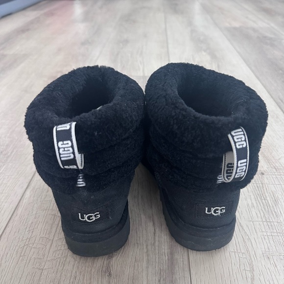 Black Uggs Size 9 - Picture 4 of 4